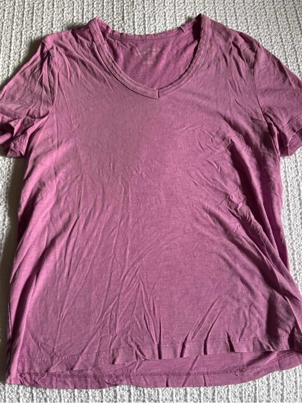 Universal Thread Women's V-Neck Short Sleeve Tee - Mauve Pink